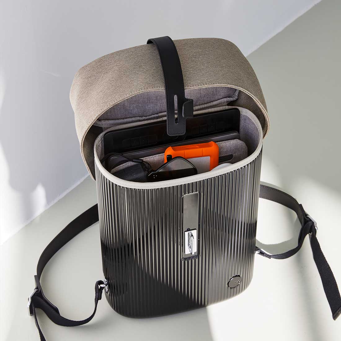 PISTACHIO BACKPACK / CHARCOAL