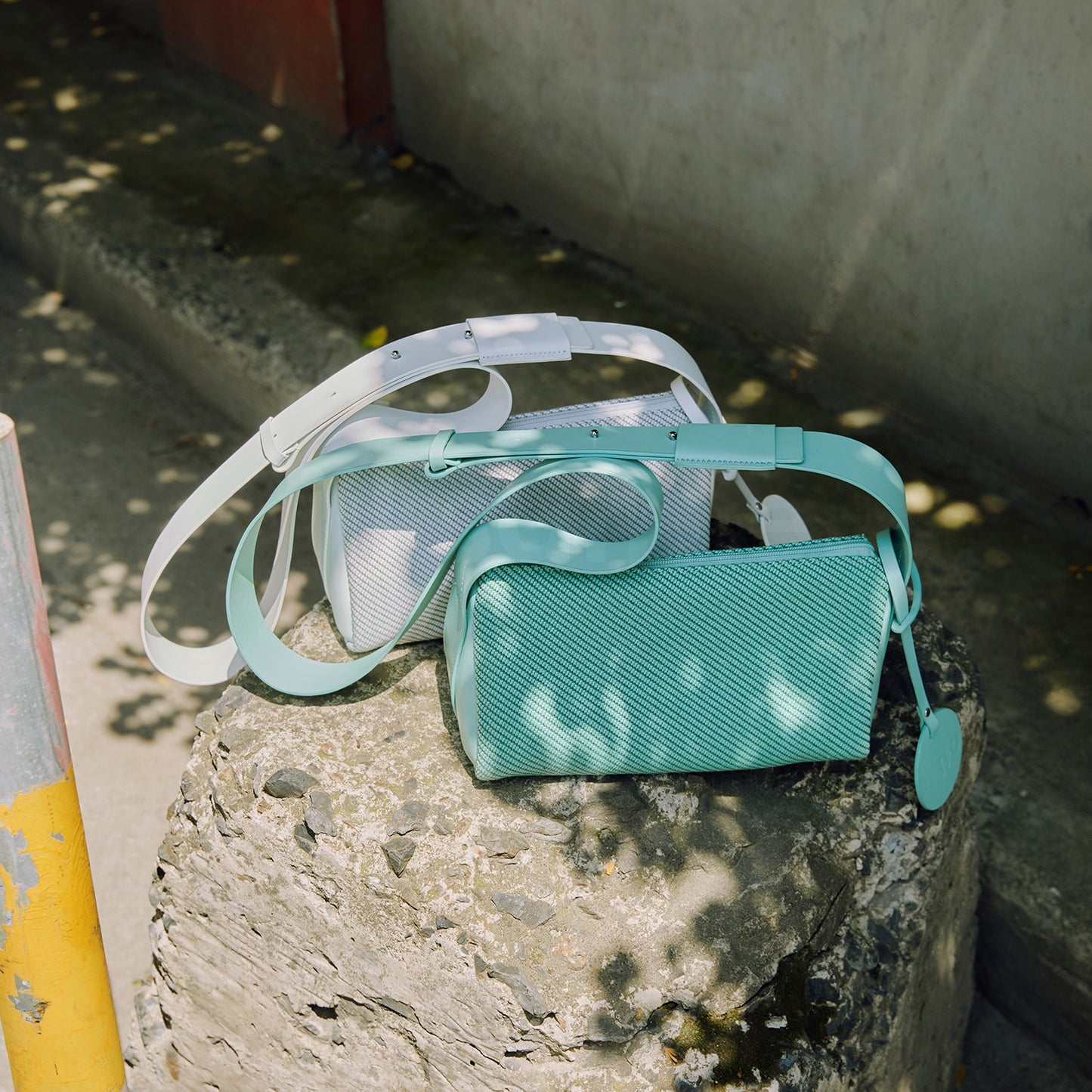 AMANITA CROSSBODY BAG 2 / DIATOM 斜背包 硅藻灰